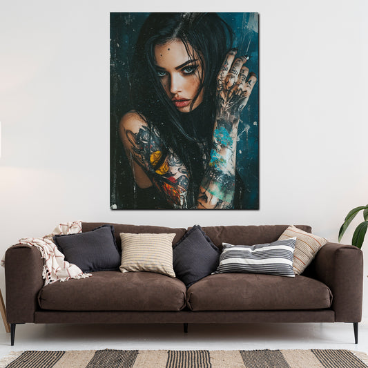 Quadro donna tatuata sguardo intenso moderno misterioso