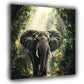 Quadro astratto elefante nella giungla lussureggiante con luce solare