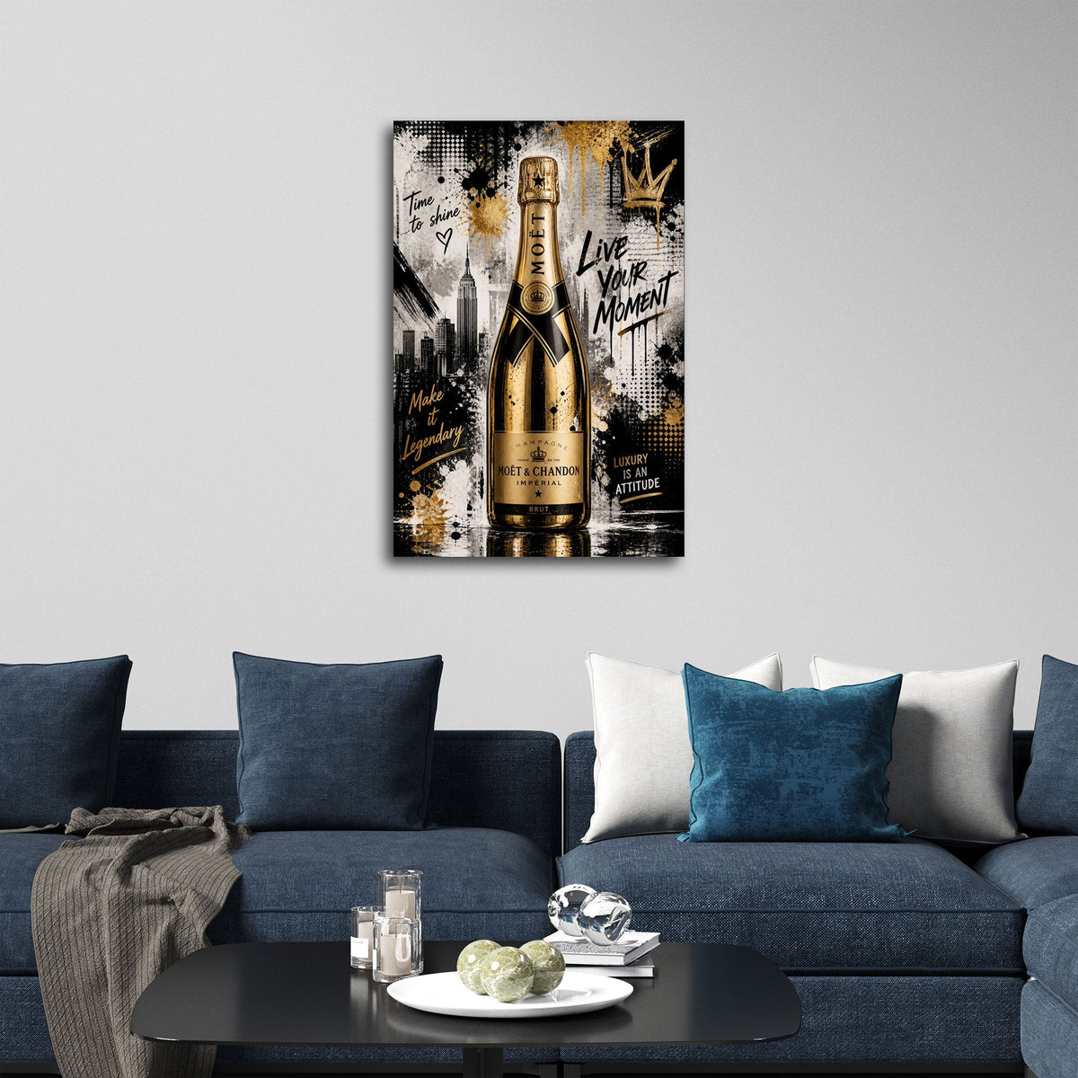 Bottiglia di champagne oro con scritta Live your Moment quadro