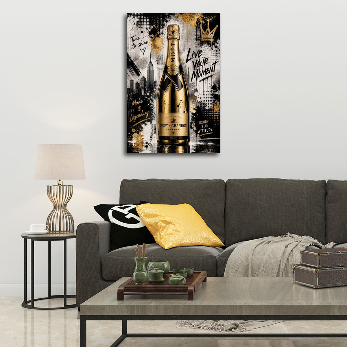 Bottiglia di champagne oro con scritta Live your Moment quadro