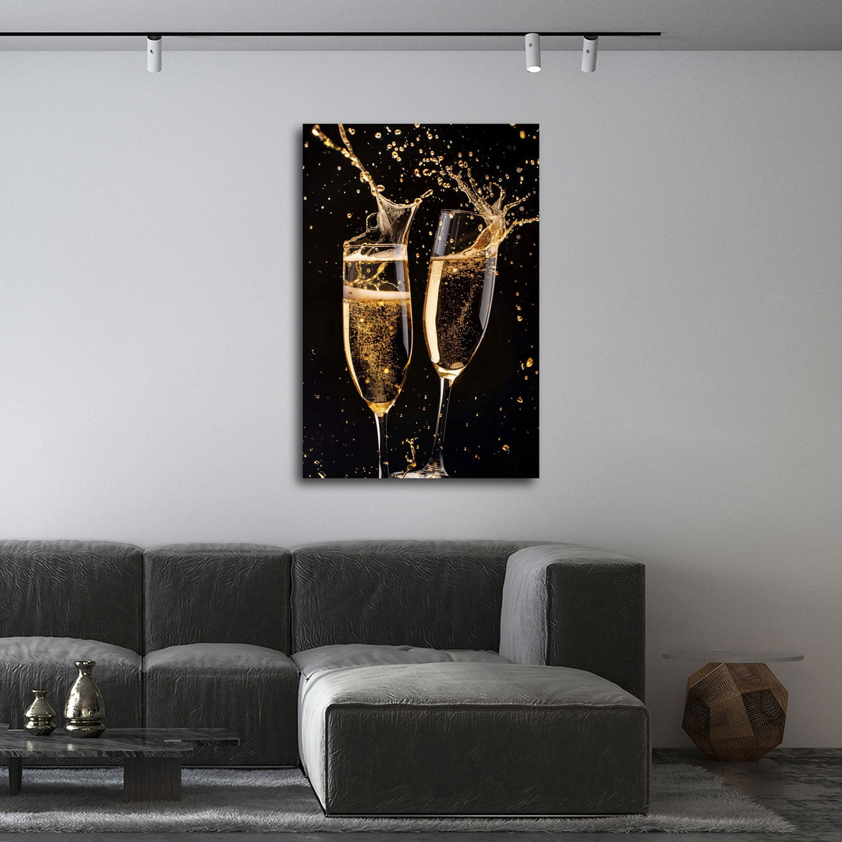 Due calici di spumante con schizzi di champagne dorati quadro