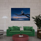 Elefante sul ramo osserva la skyline luminosa di notte quadro
