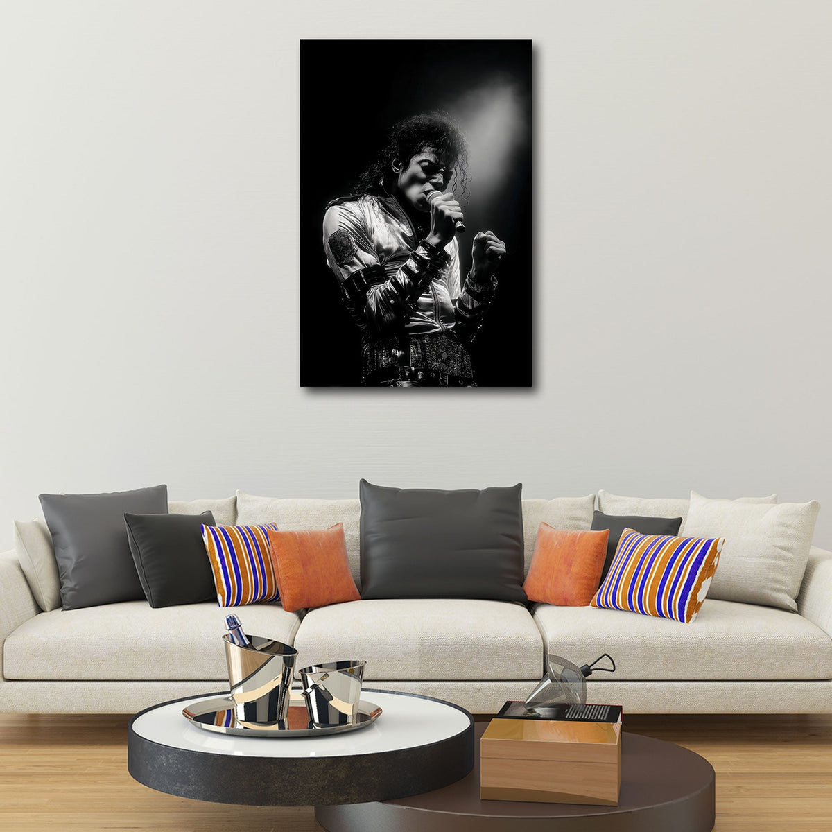 King of Pop sul palco sotto i riflettori in bianco e nero quadro