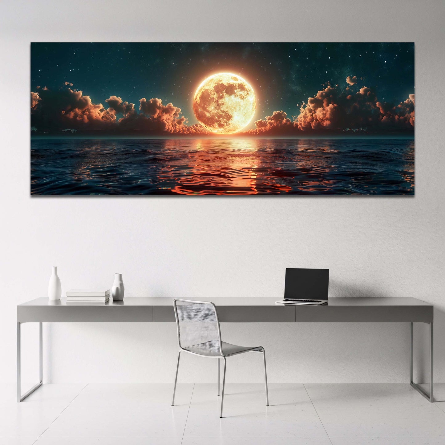 Luna piena dorata e luminosa sul mare di notte panorama quadro